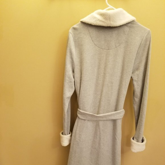 Victoria's Secret Grey Fleece Robe - Picture 4 of 11